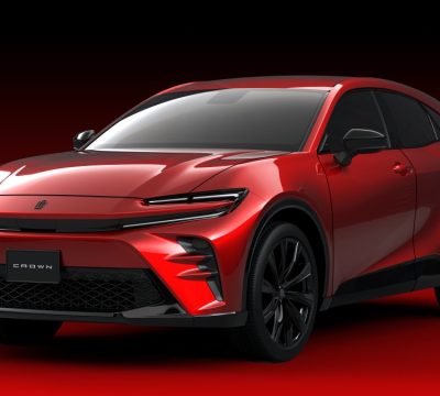 Toyota Crown Sport ra mắt, giá gần 40.000 USD